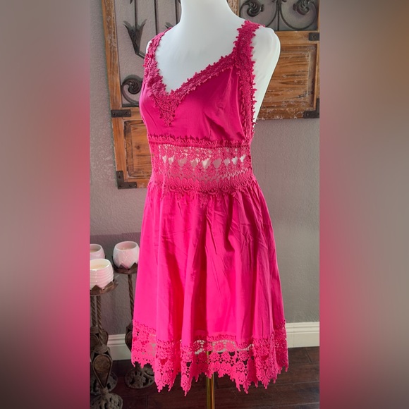 NWOT Venus Hot Pink Fuchsia Open Crochet Lace Strappy Shirred Back Sundress Sz M - Picture 6 of 10